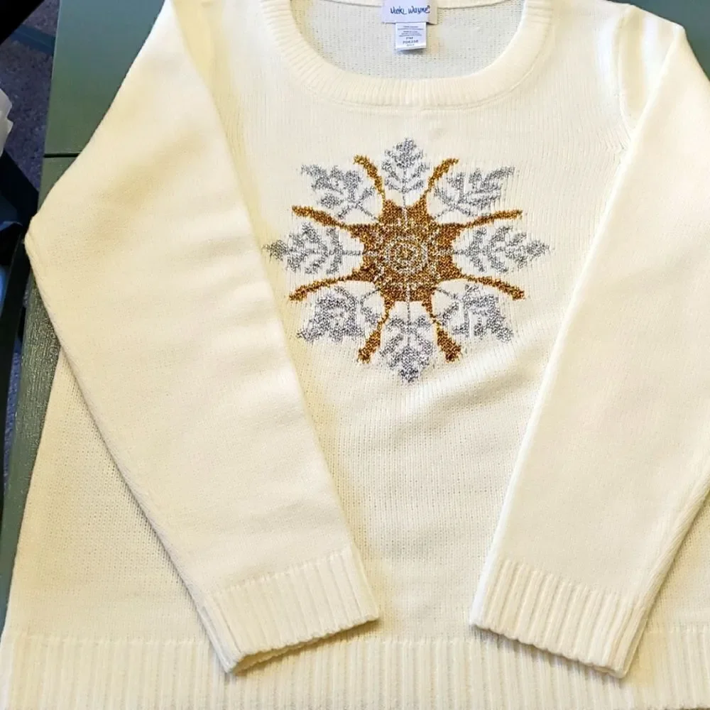 VICKI WAYN  CHRISMAS cream sweater‎  snow flake. Petite medium. Excellent cond.